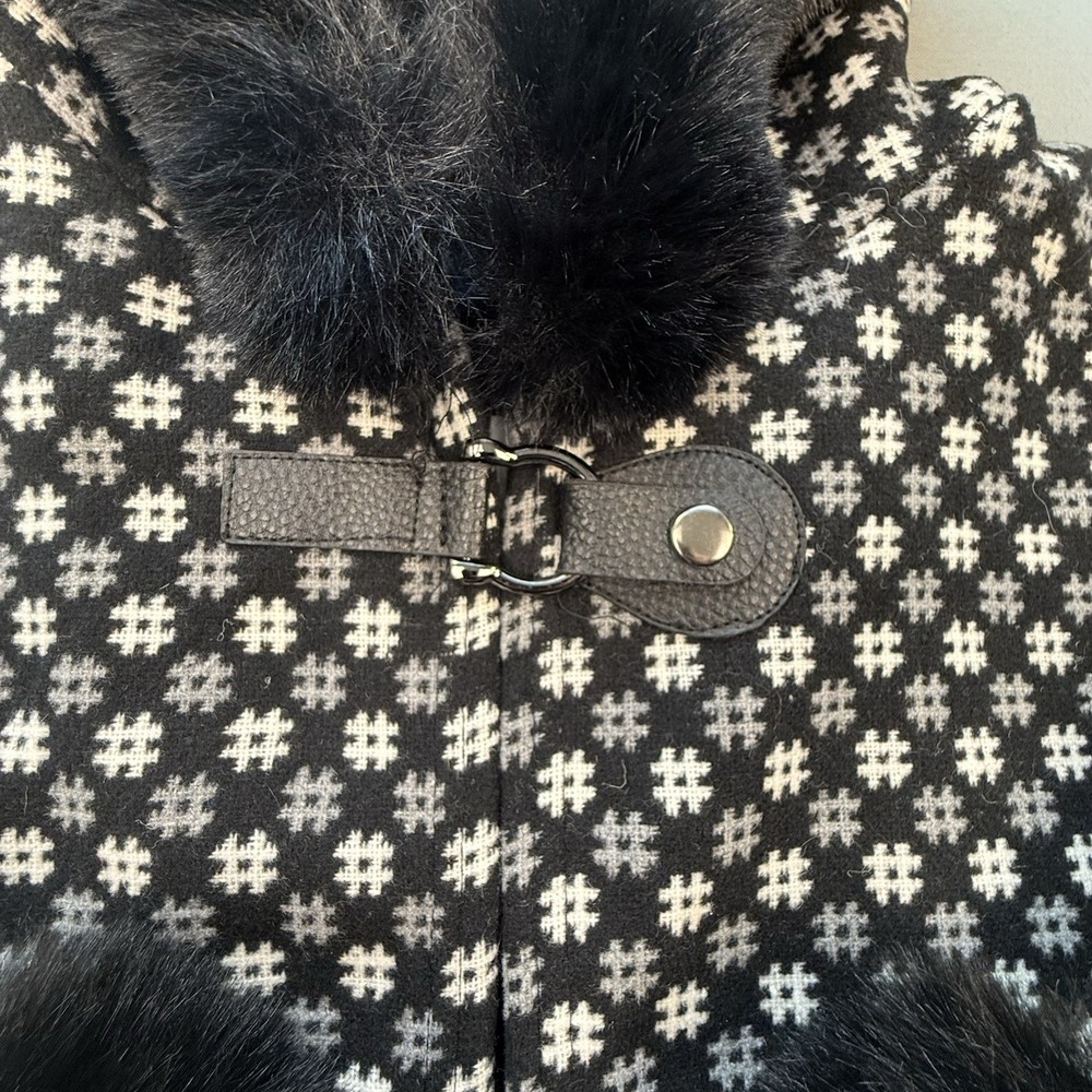 NWT Adrienne Vittadini Black White Faux Fur Trim Kimono‎ Poncho One Size ($112) - Picture 4 of 14